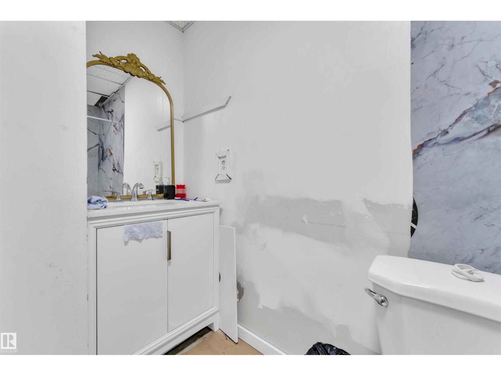 2512 42 ST NW, Edmonton