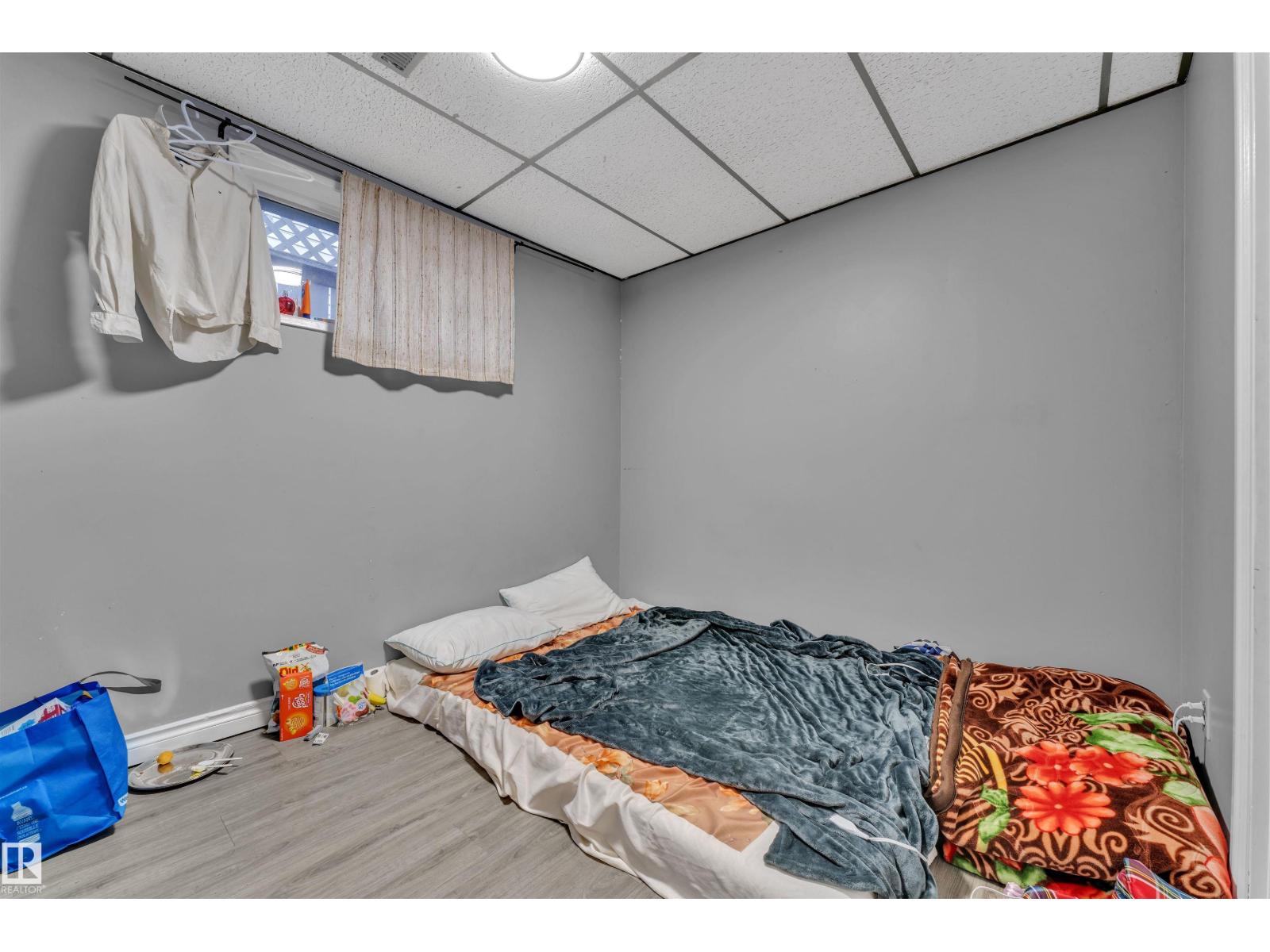 2512 42 ST NW, Edmonton