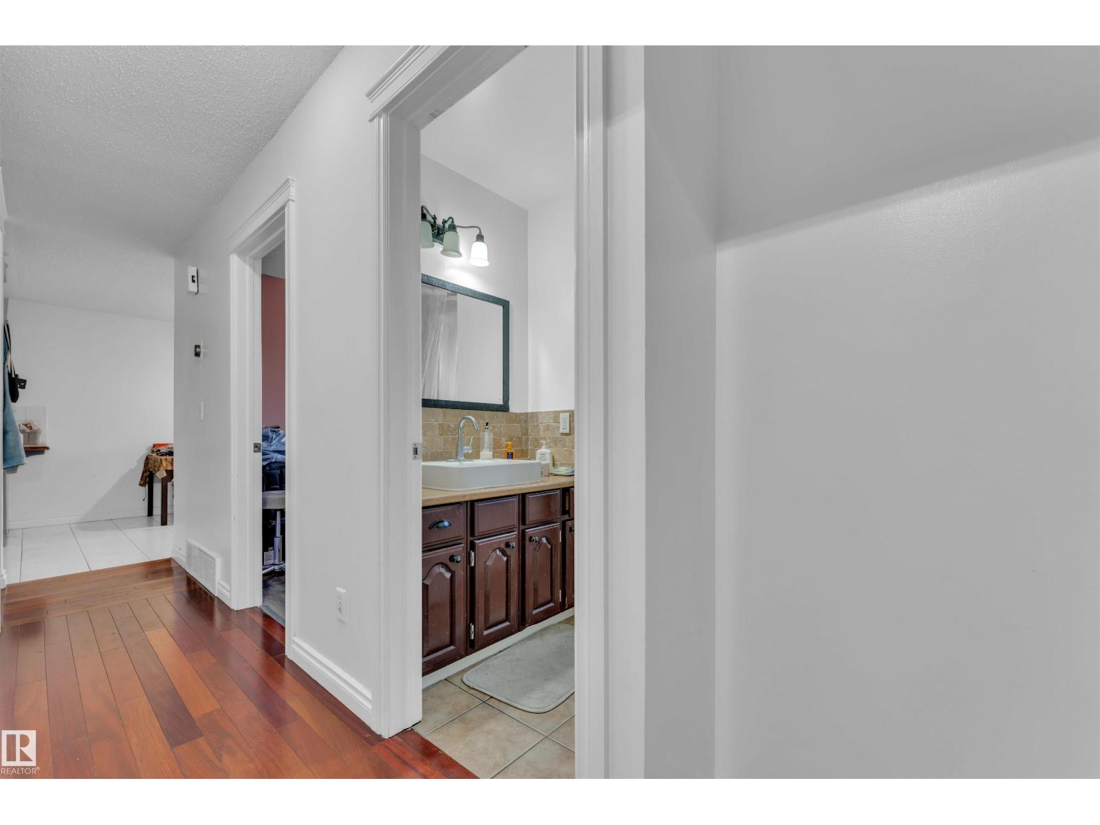 2512 42 ST NW, Edmonton