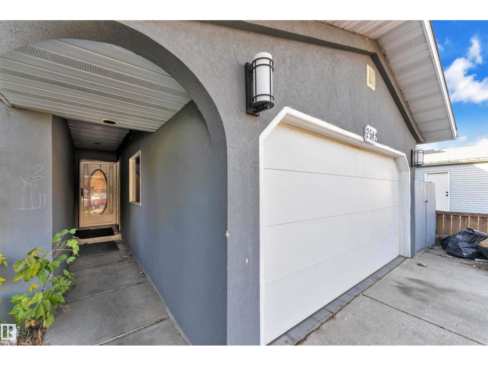 2512 42 ST NW, Edmonton