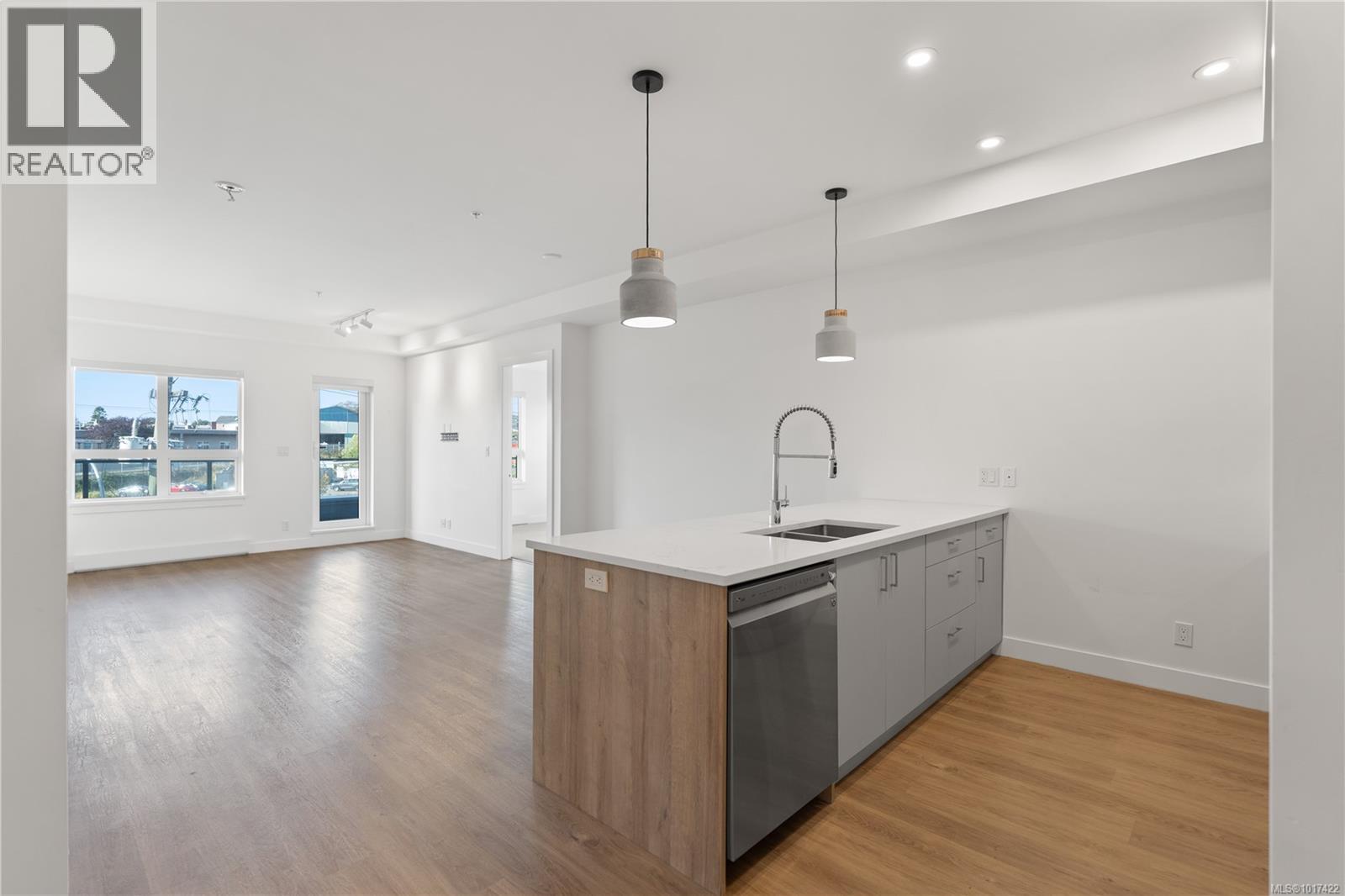 402 757 Tyee Road, Victoria