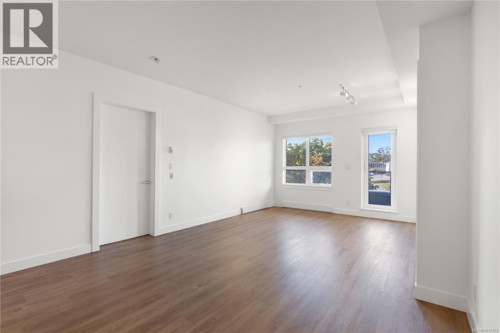 402 757 Tyee Road, Victoria