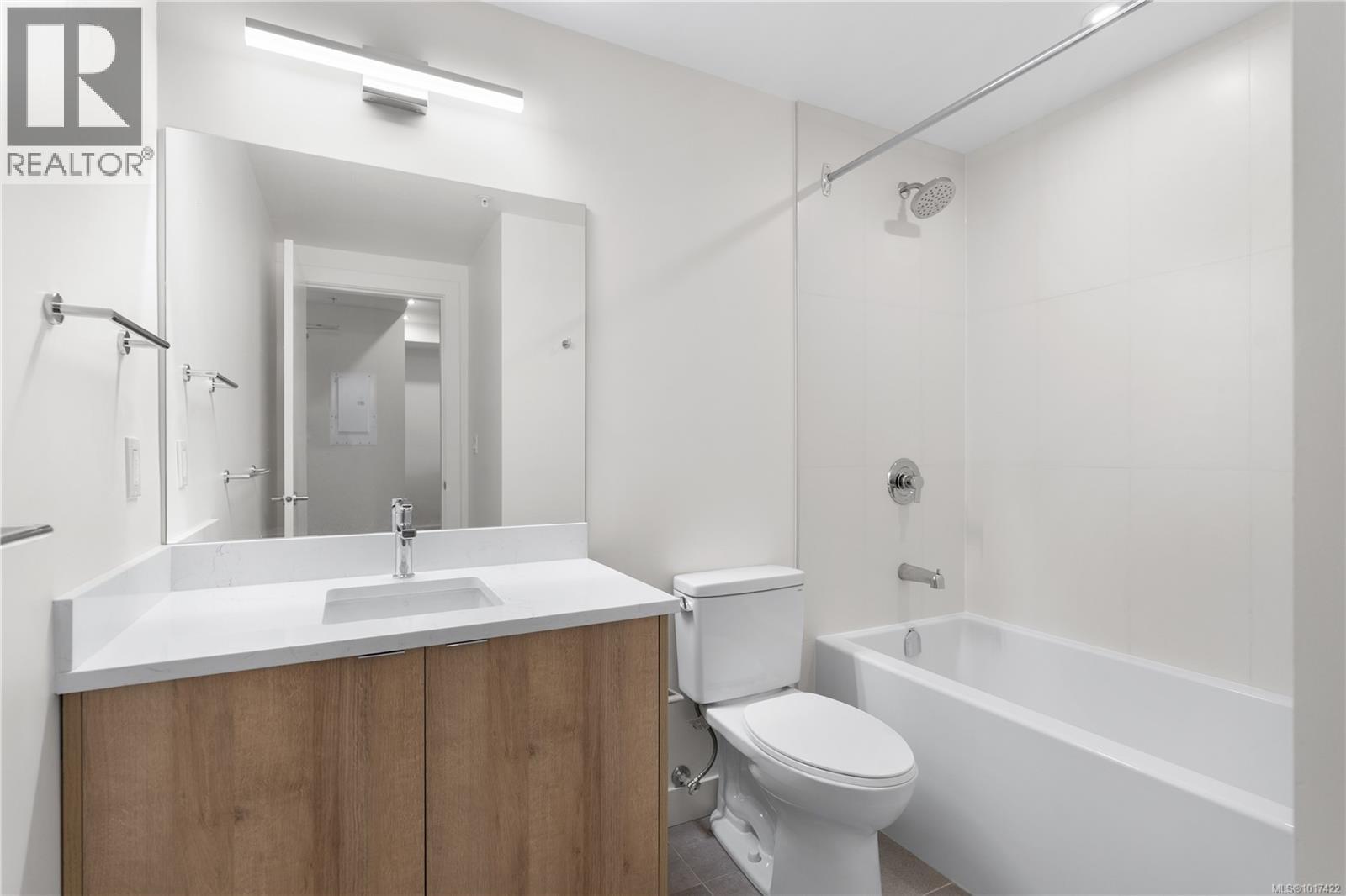 402 757 Tyee Road, Victoria