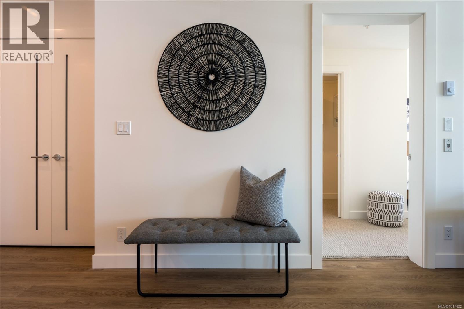 402 757 Tyee Road, Victoria