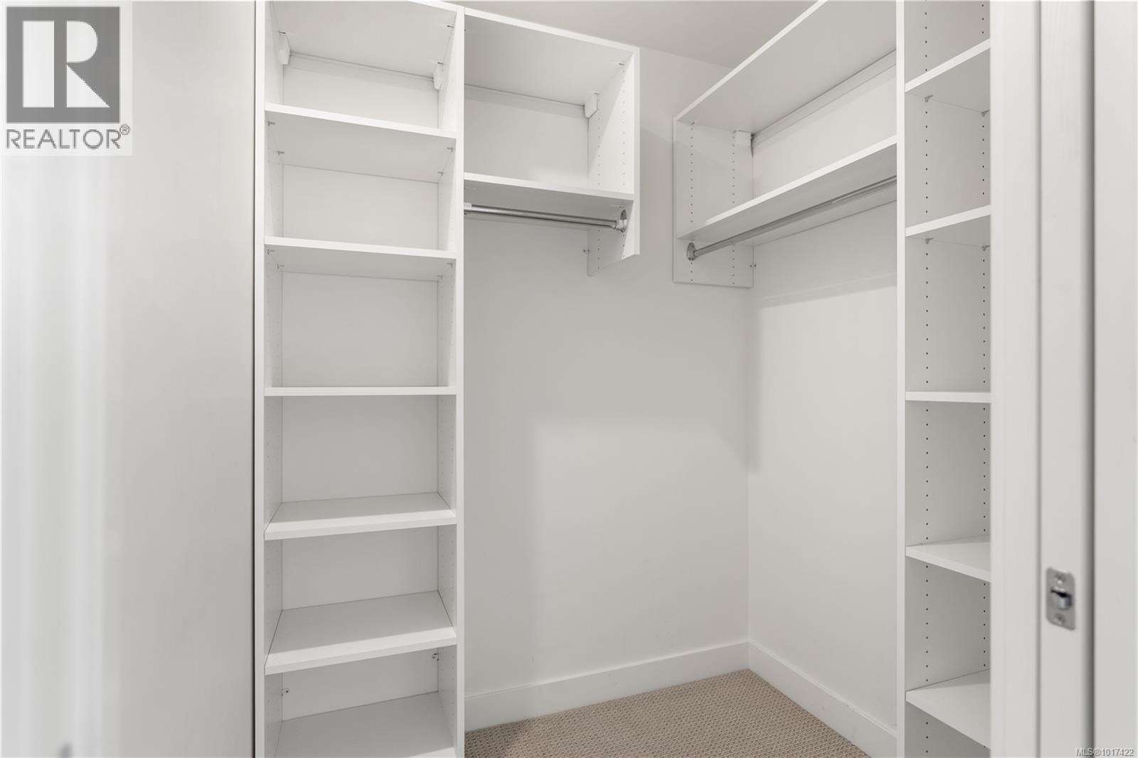 402 757 Tyee Road, Victoria