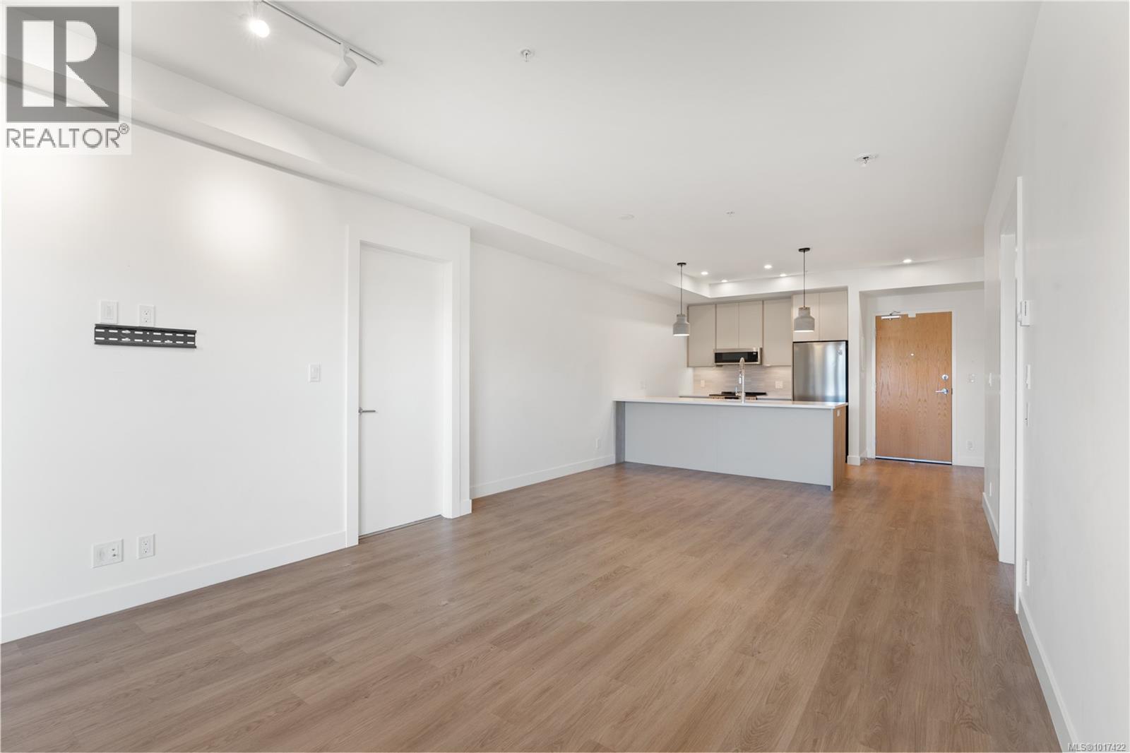 402 757 Tyee Road, Victoria