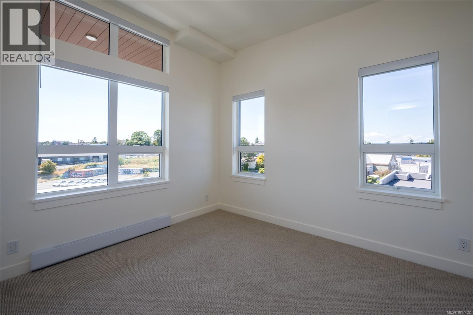 402 757 Tyee Road, Victoria