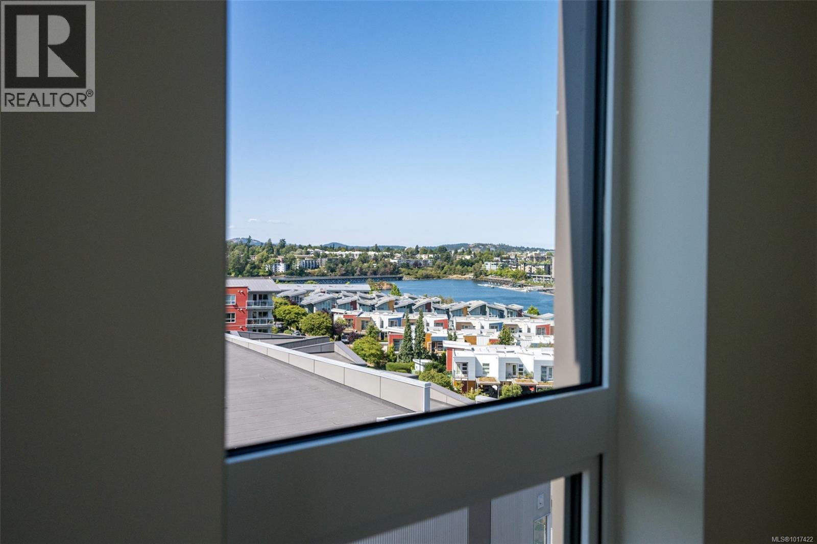 402 757 Tyee Road, Victoria