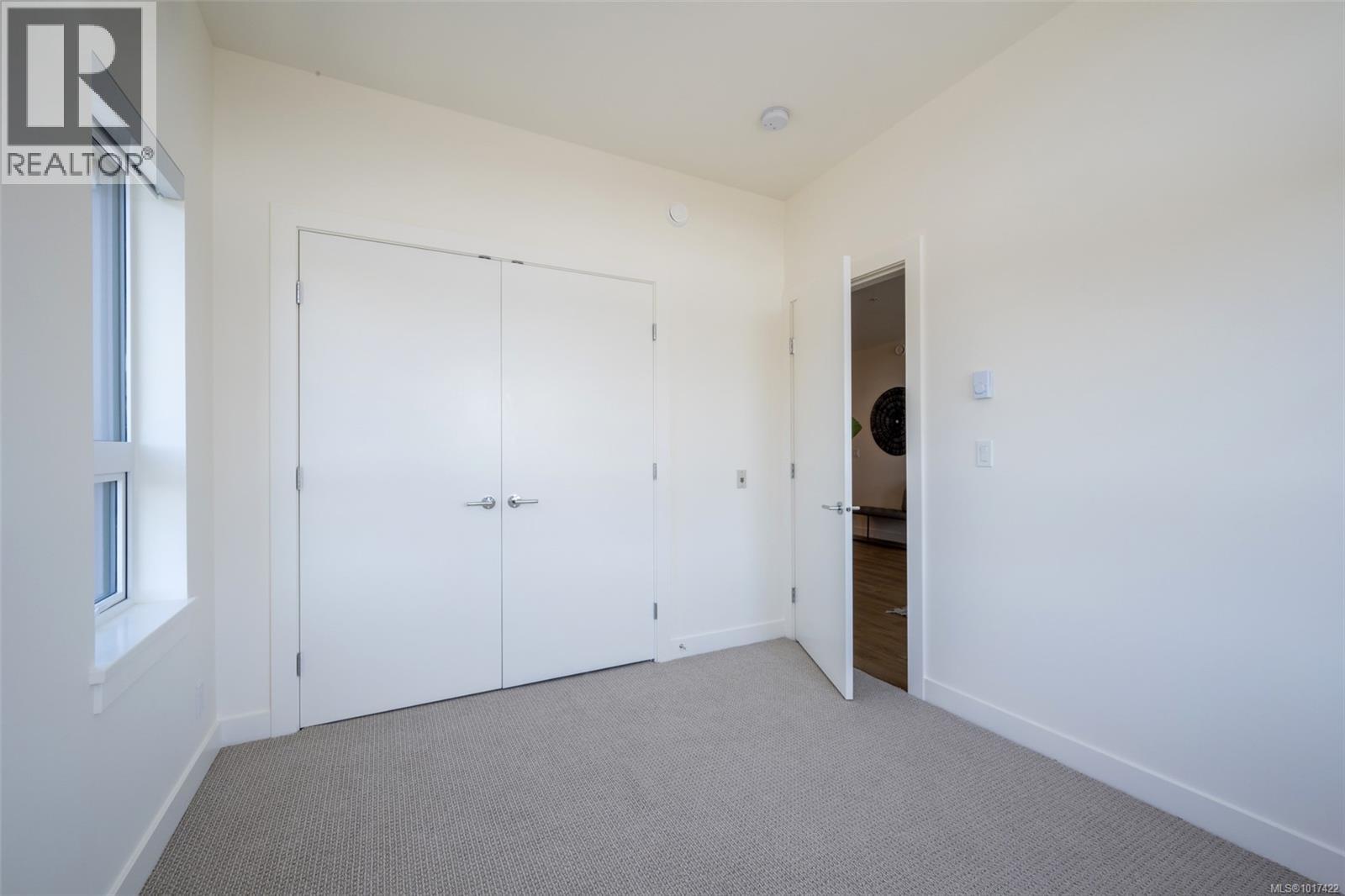 402 757 Tyee Road, Victoria