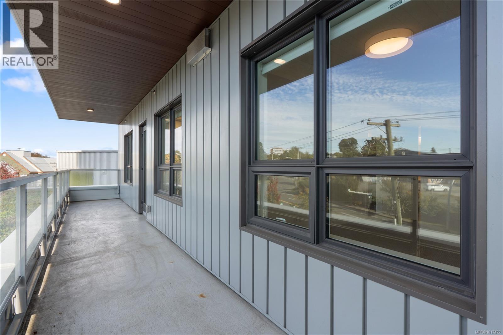 402 757 Tyee Road, Victoria