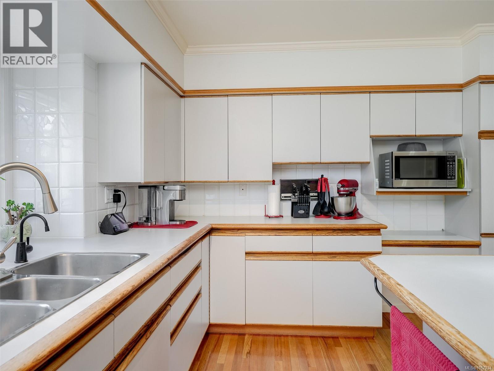  3914 Gibson Court, Saanich