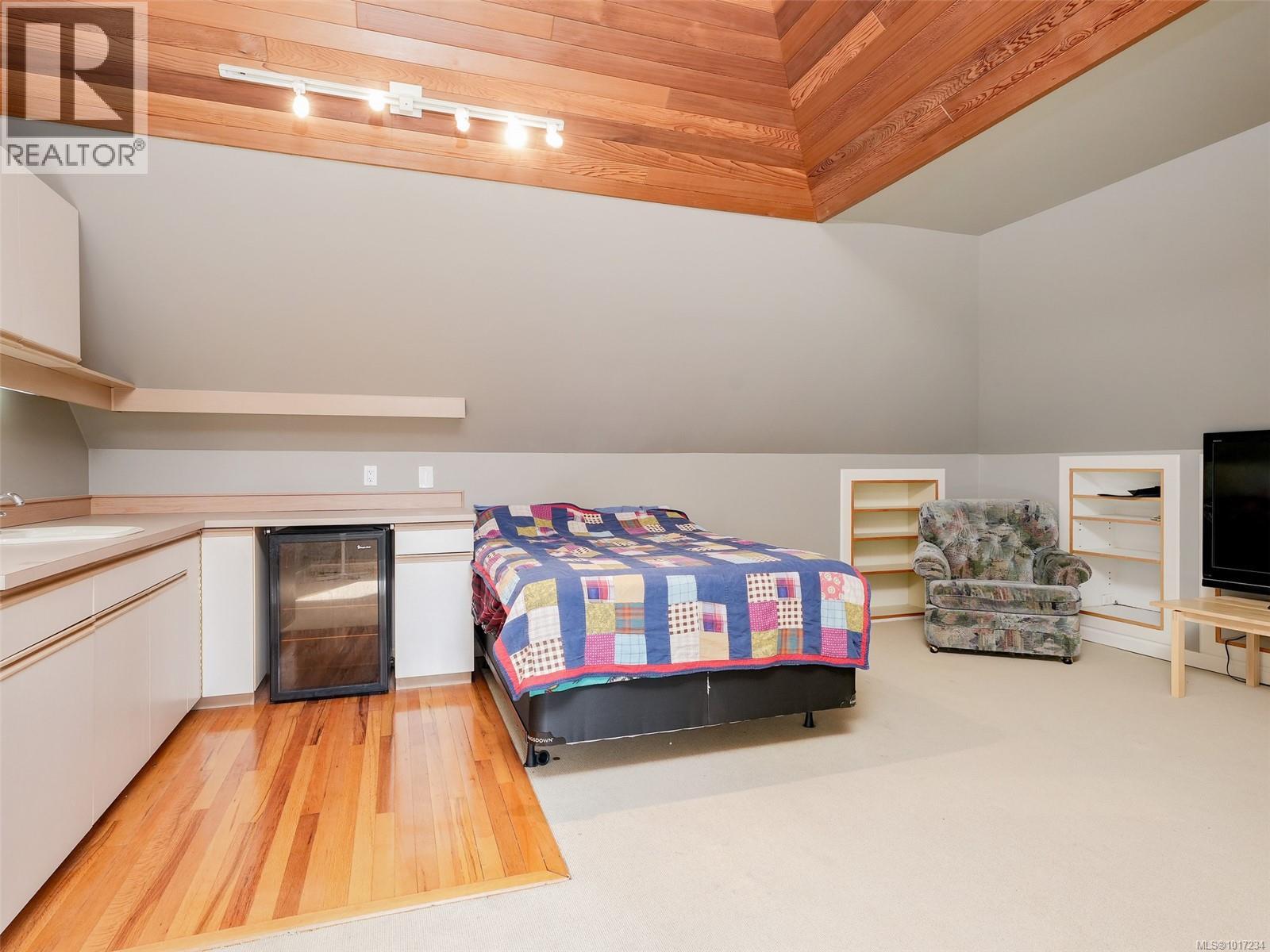 3914 Gibson Court, Saanich