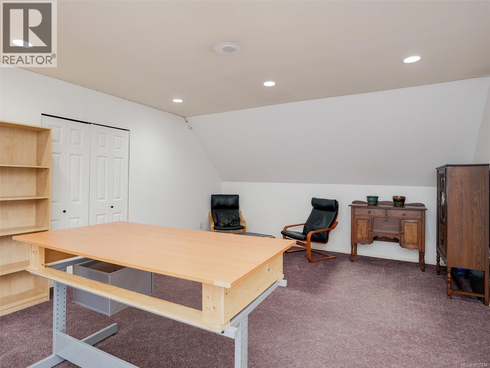  3914 Gibson Court, Saanich