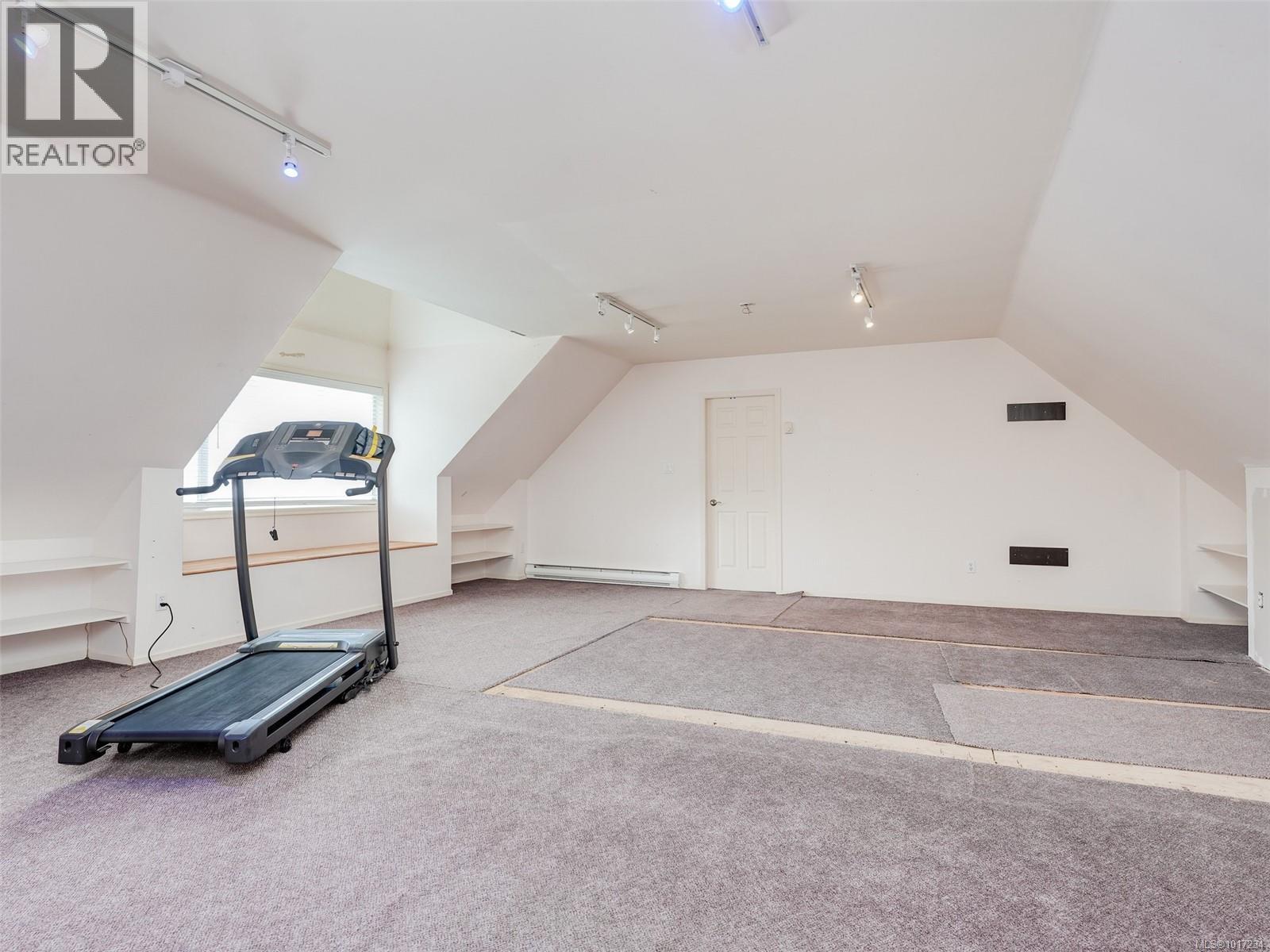  3914 Gibson Court, Saanich