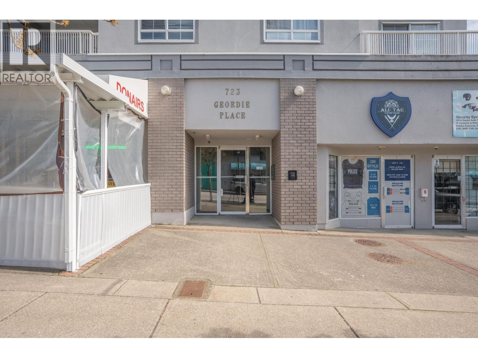 206 723 TWELFTH STREET, New Westminster