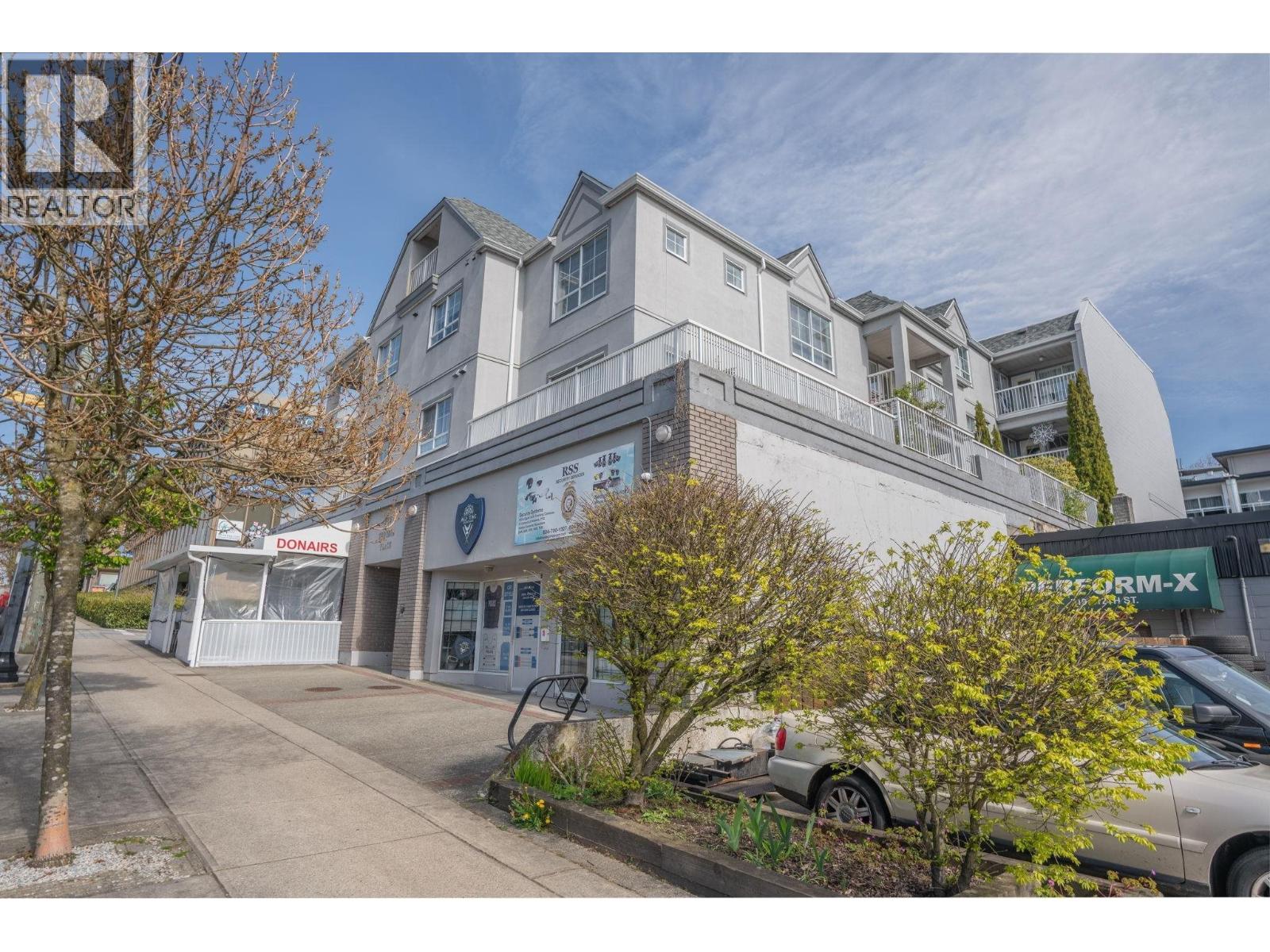 206 723 TWELFTH STREET, New Westminster