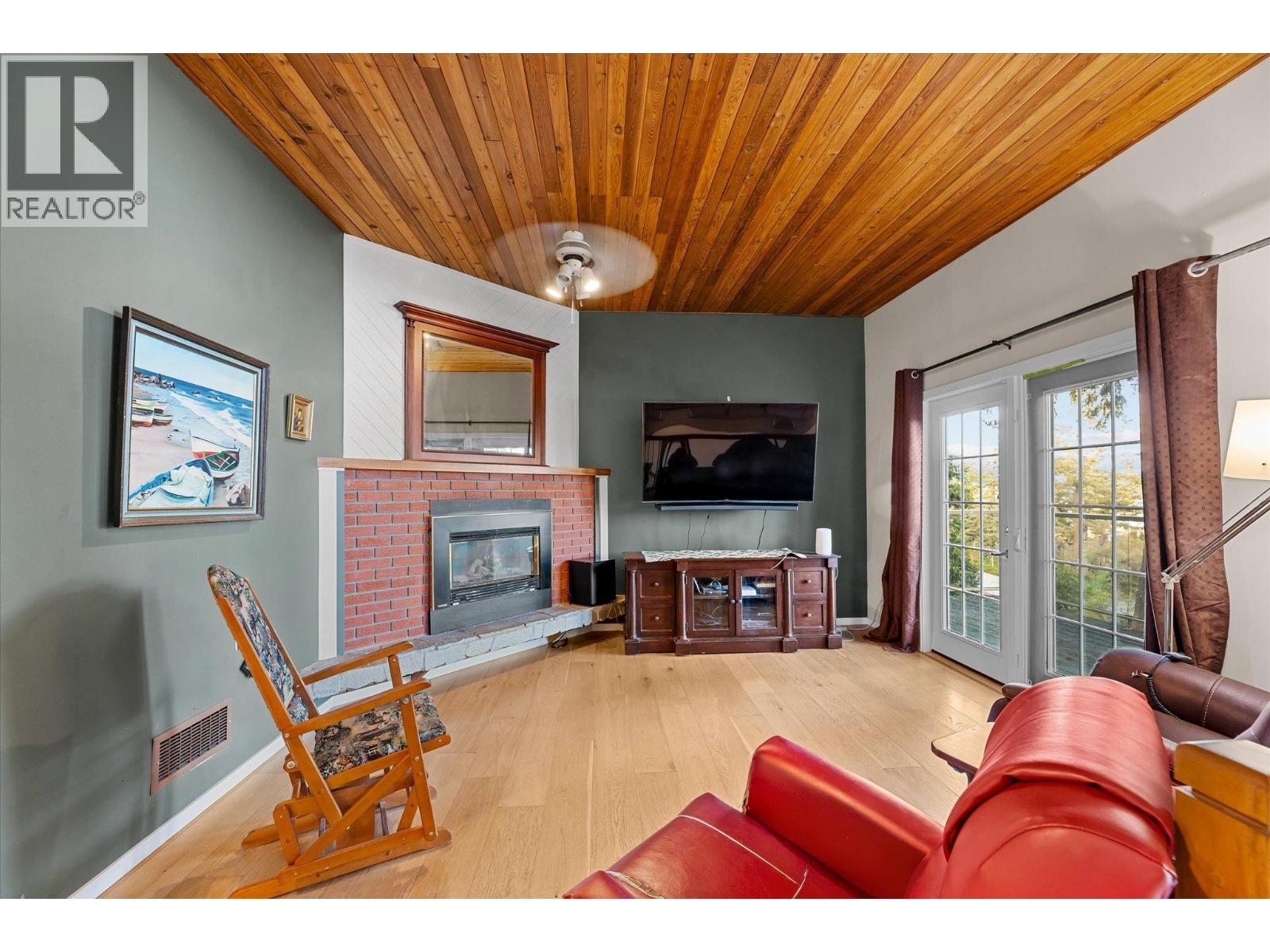  1644 SCOTT Crescent, West Kelowna