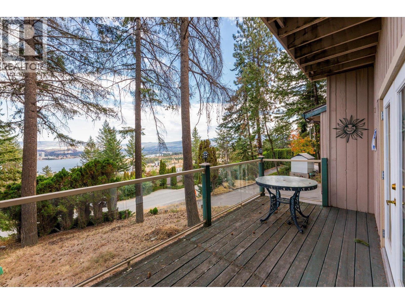  1644 SCOTT Crescent, West Kelowna