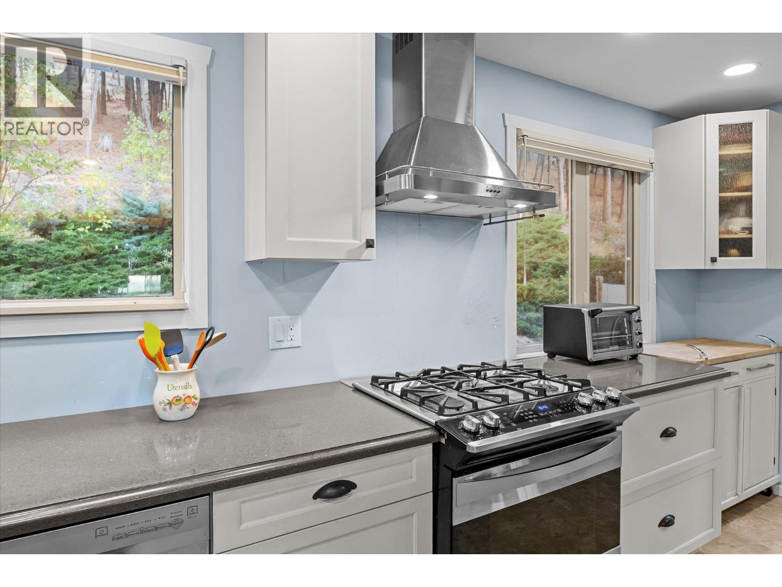  1644 SCOTT Crescent, West Kelowna