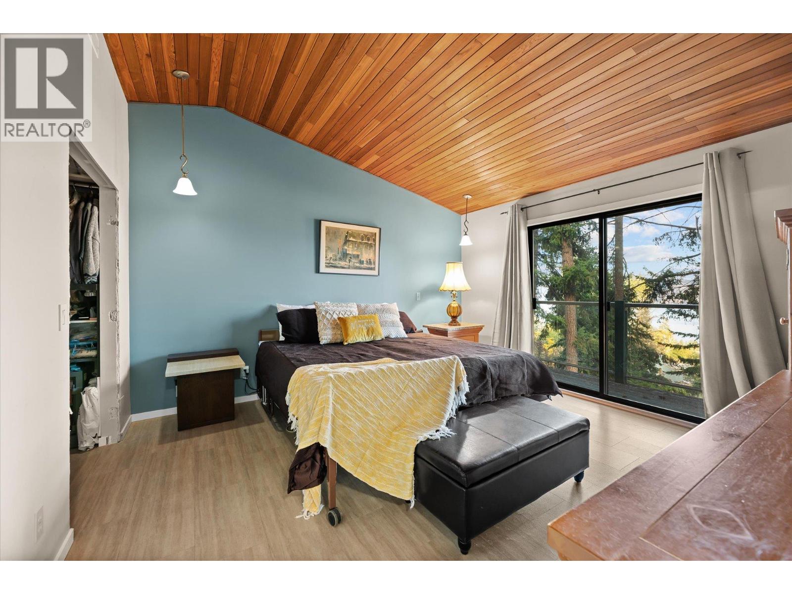  1644 SCOTT Crescent, West Kelowna