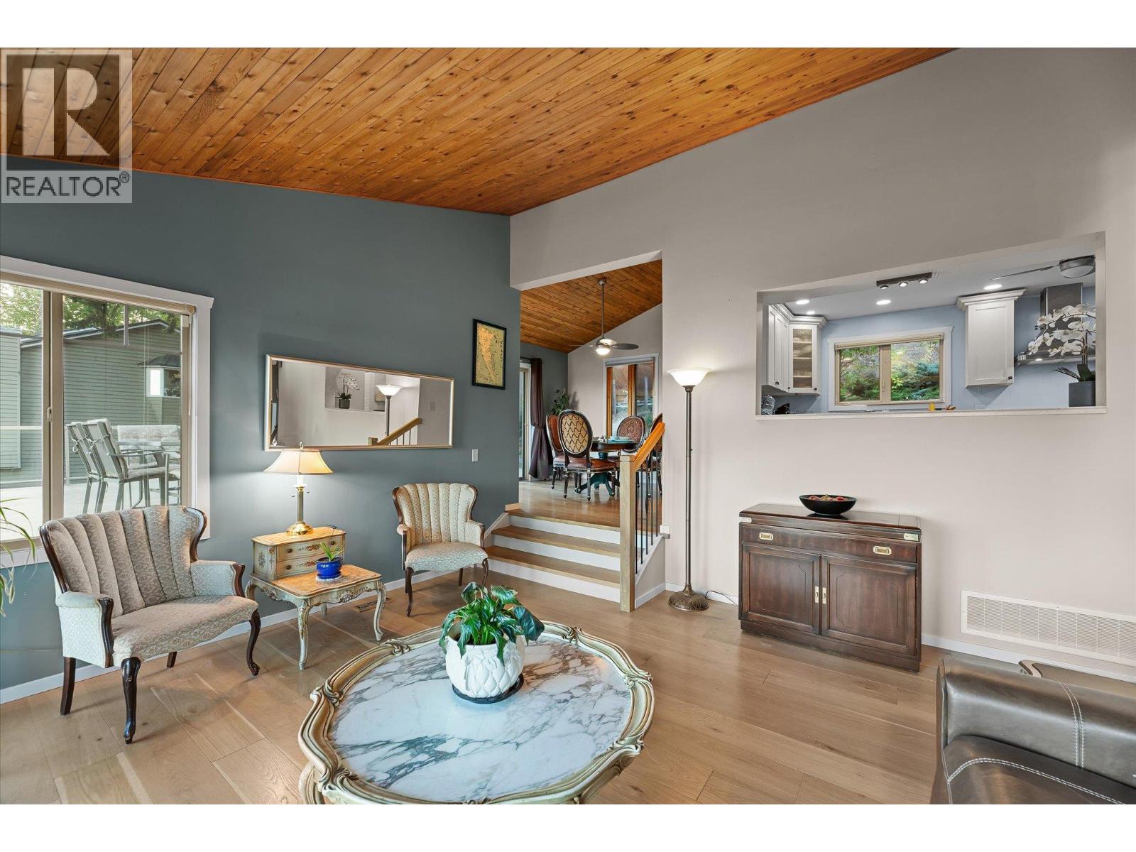  1644 SCOTT Crescent, West Kelowna
