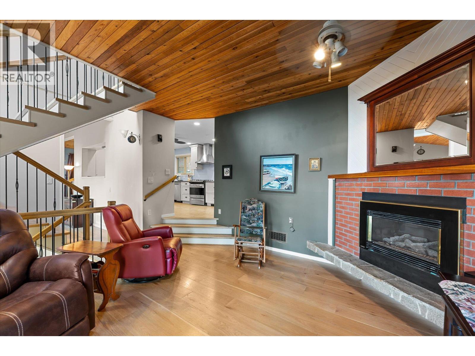 1644 SCOTT Crescent, West Kelowna