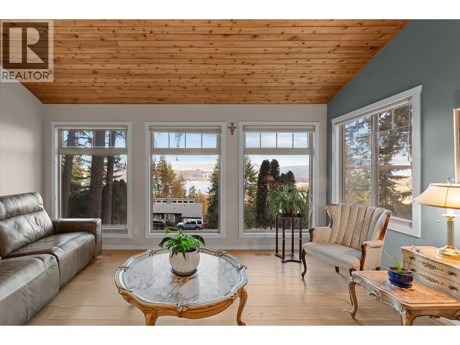  1644 SCOTT Crescent, West Kelowna