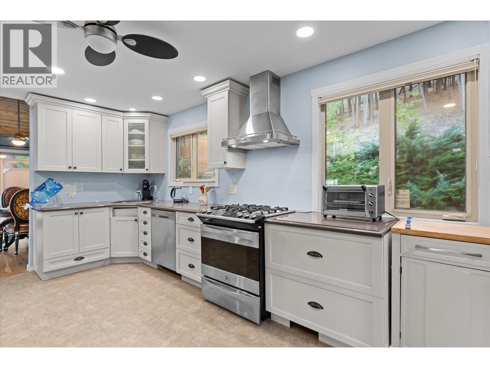  1644 SCOTT Crescent, West Kelowna