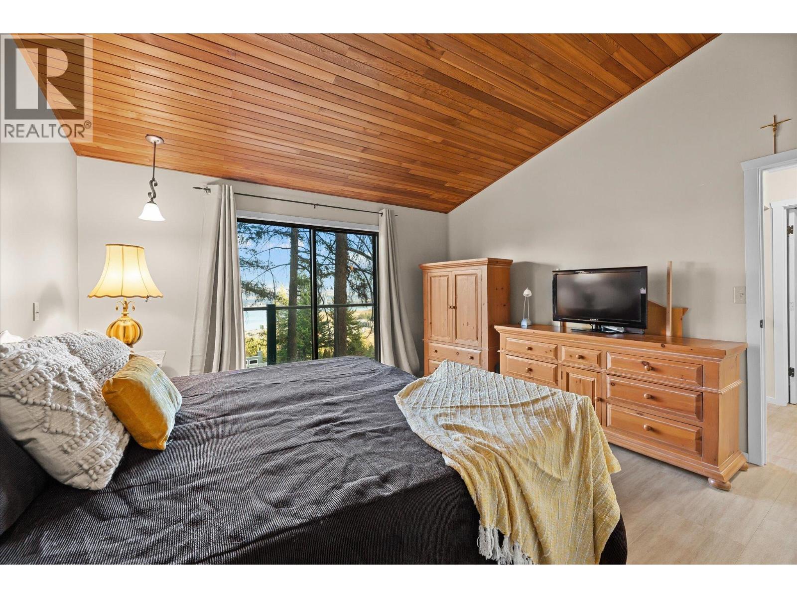  1644 SCOTT Crescent, West Kelowna