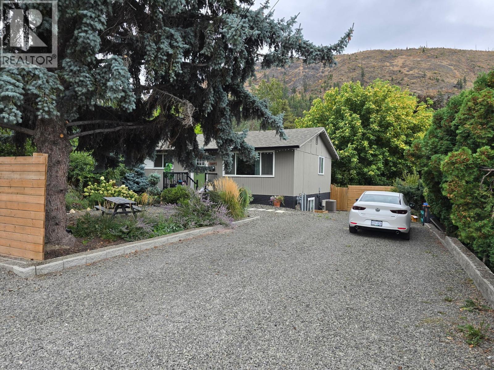  2606 Applewood Road, West Kelowna