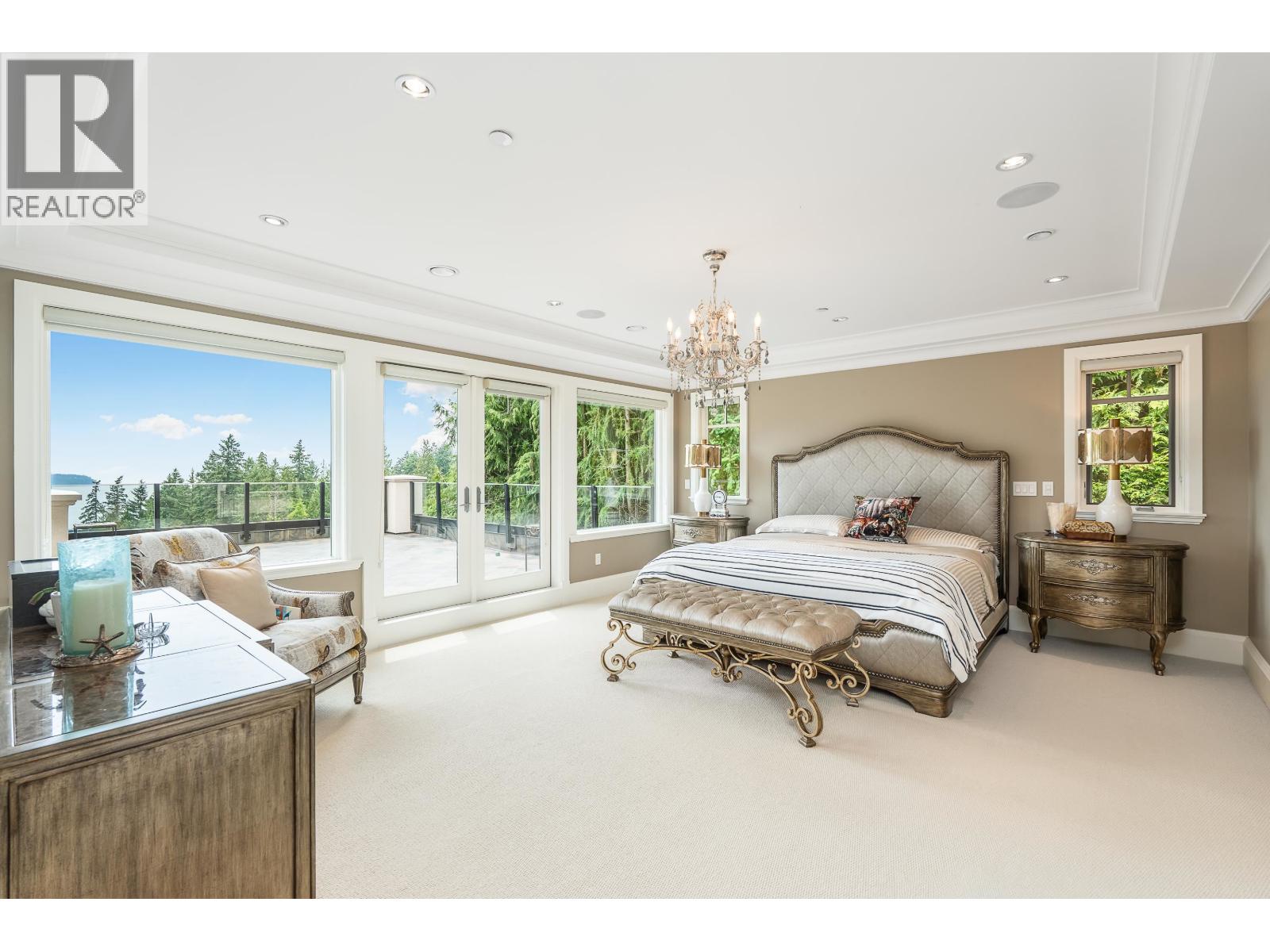 3918 SOUTHRIDGE AVENUE, West Vancouver