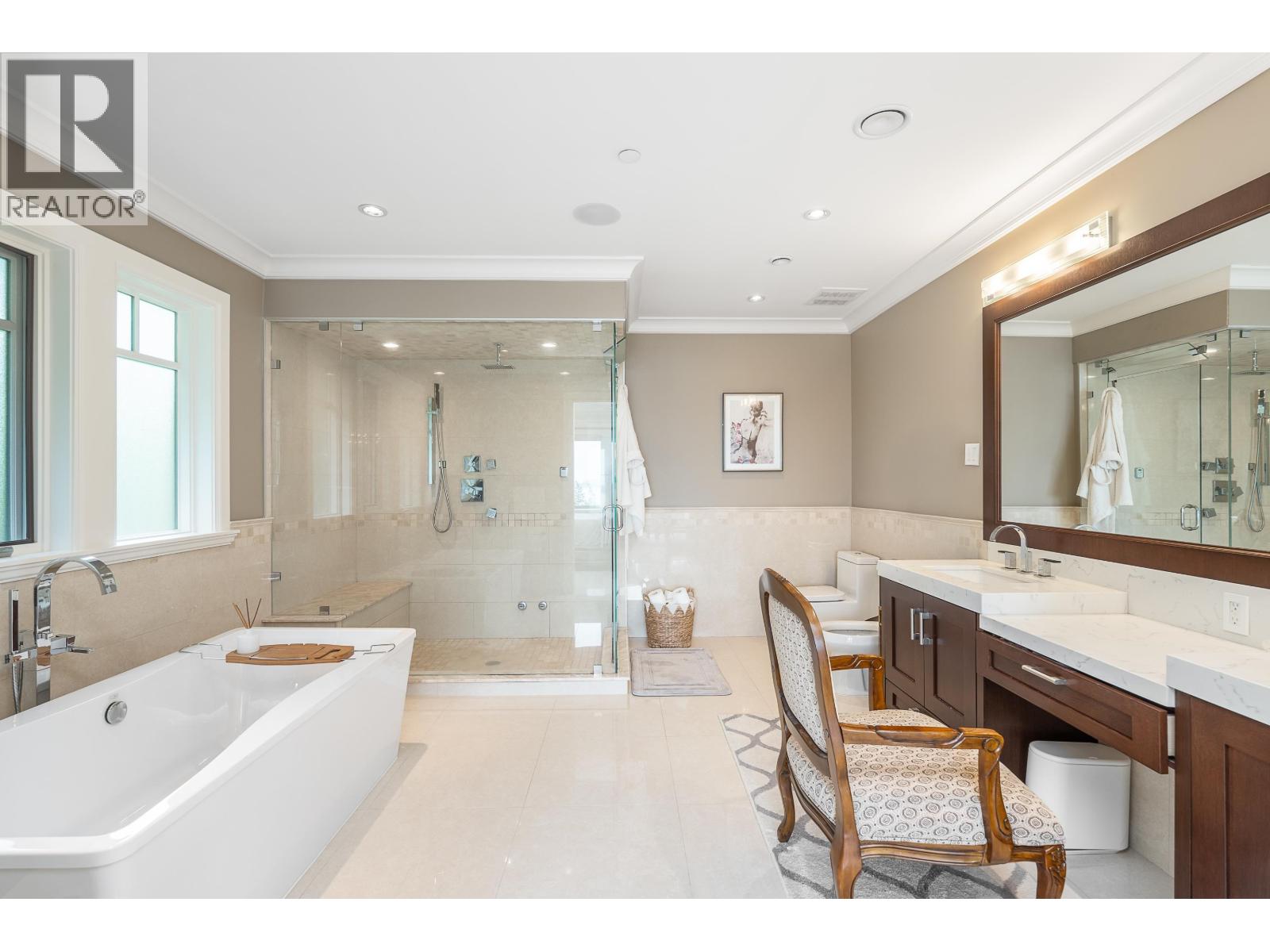 3918 SOUTHRIDGE AVENUE, West Vancouver