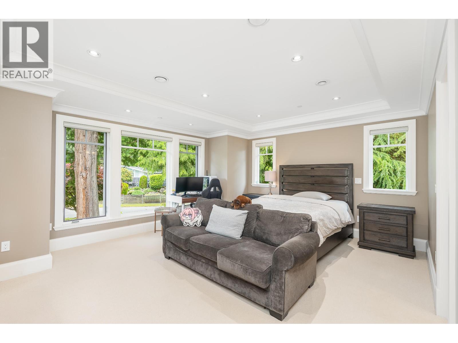 3918 SOUTHRIDGE AVENUE, West Vancouver