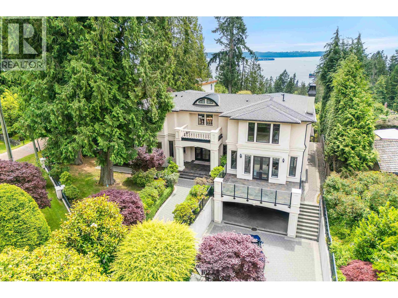 3918 SOUTHRIDGE AVENUE, West Vancouver
