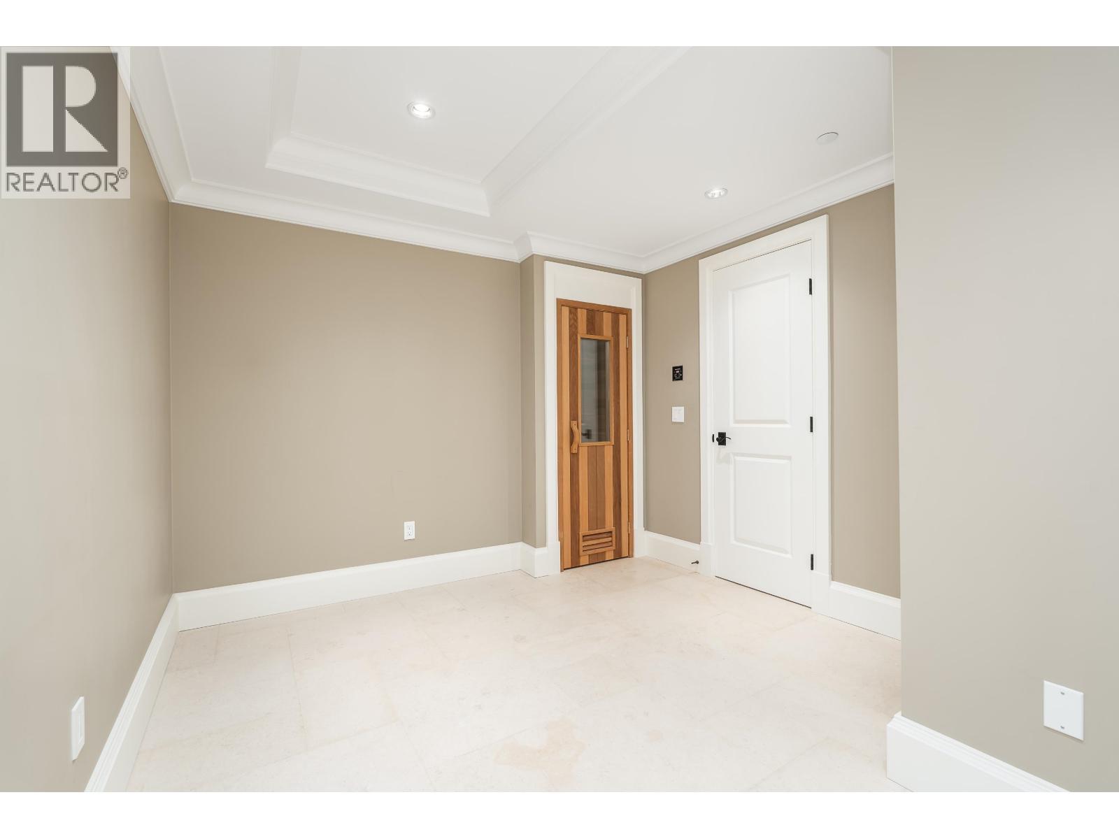 3918 SOUTHRIDGE AVENUE, West Vancouver