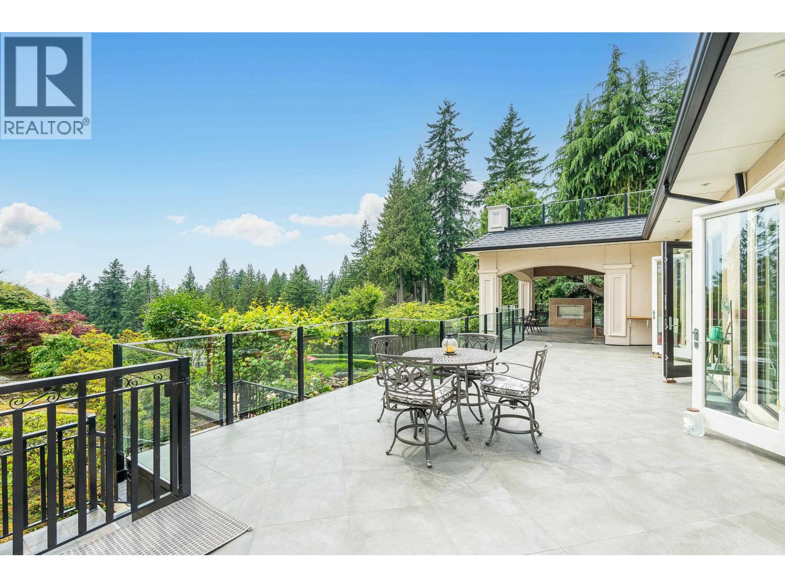 3918 SOUTHRIDGE AVENUE, West Vancouver