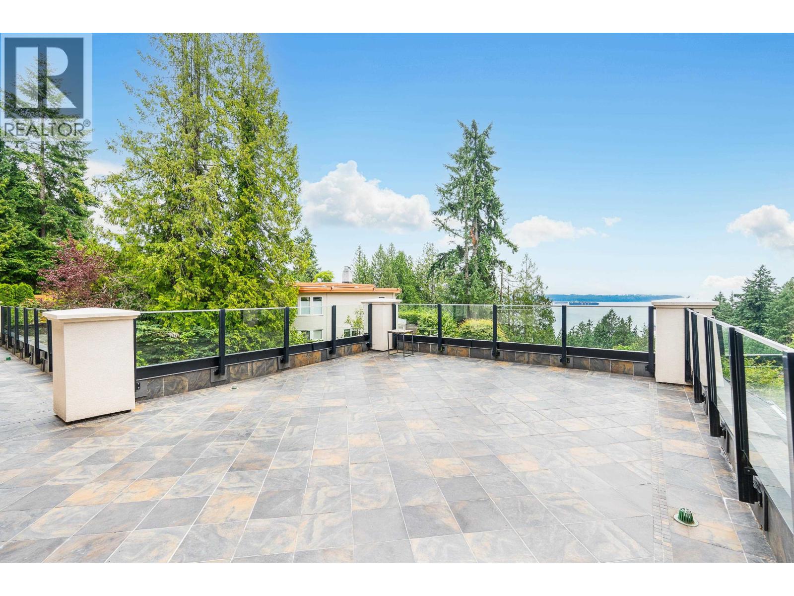 3918 SOUTHRIDGE AVENUE, West Vancouver