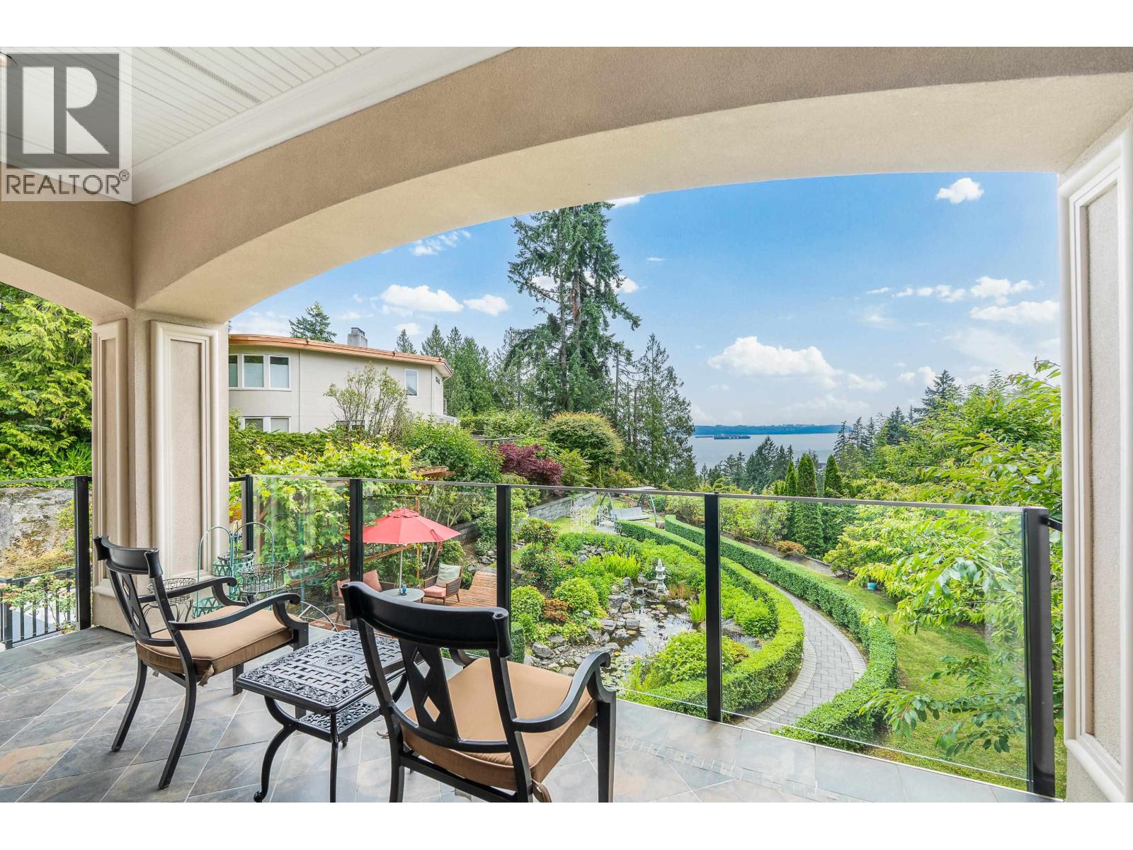 3918 SOUTHRIDGE AVENUE, West Vancouver