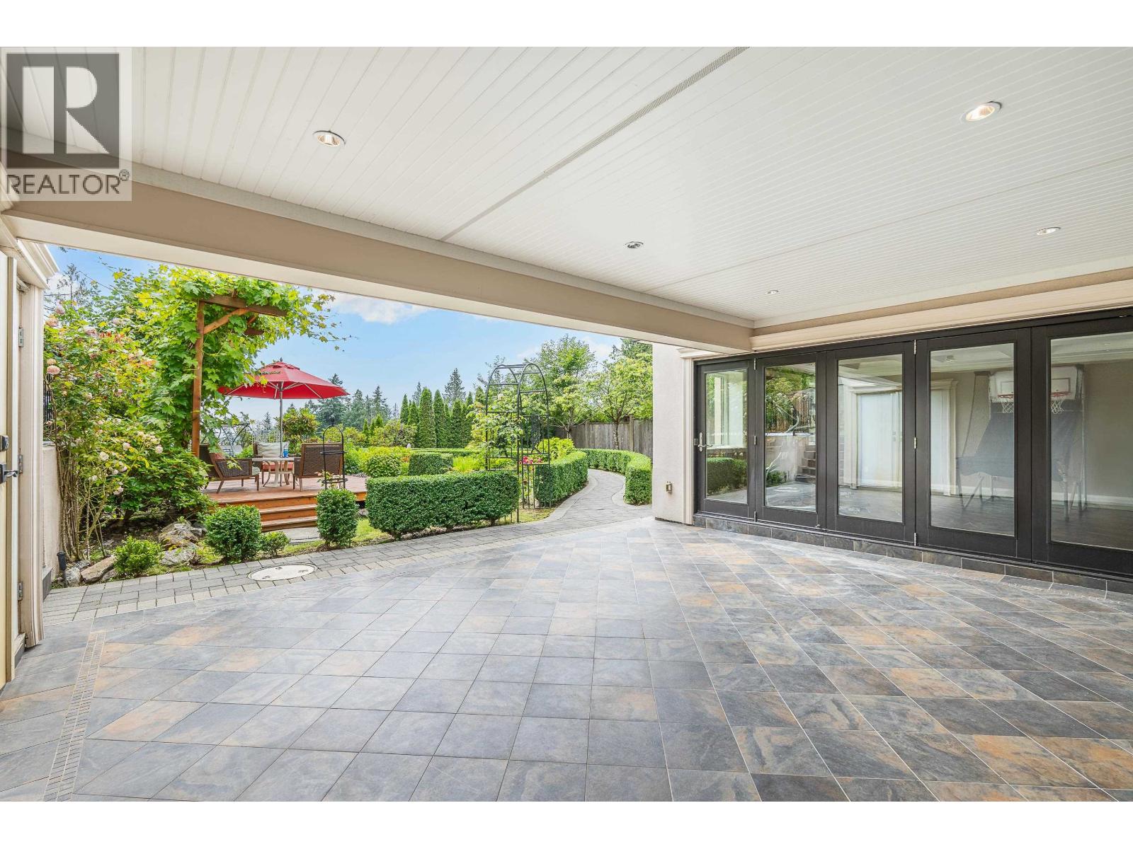 3918 SOUTHRIDGE AVENUE, West Vancouver