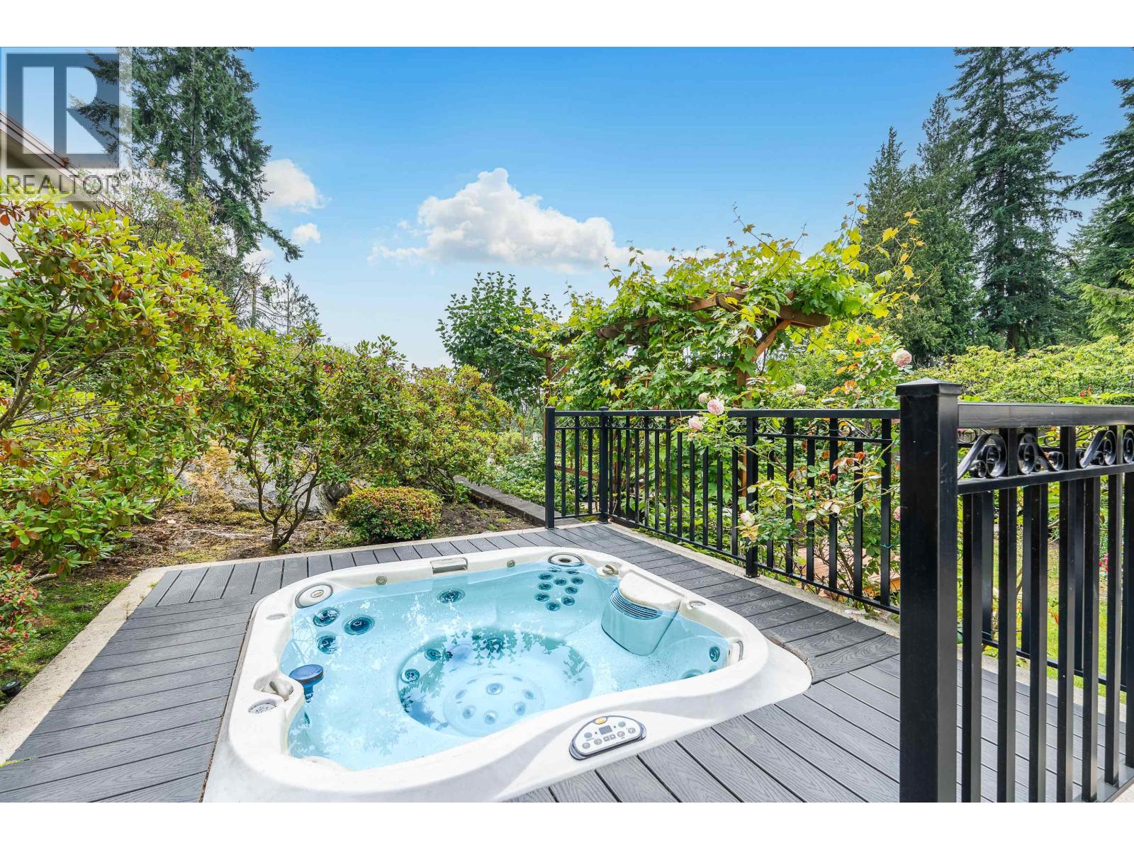 3918 SOUTHRIDGE AVENUE, West Vancouver