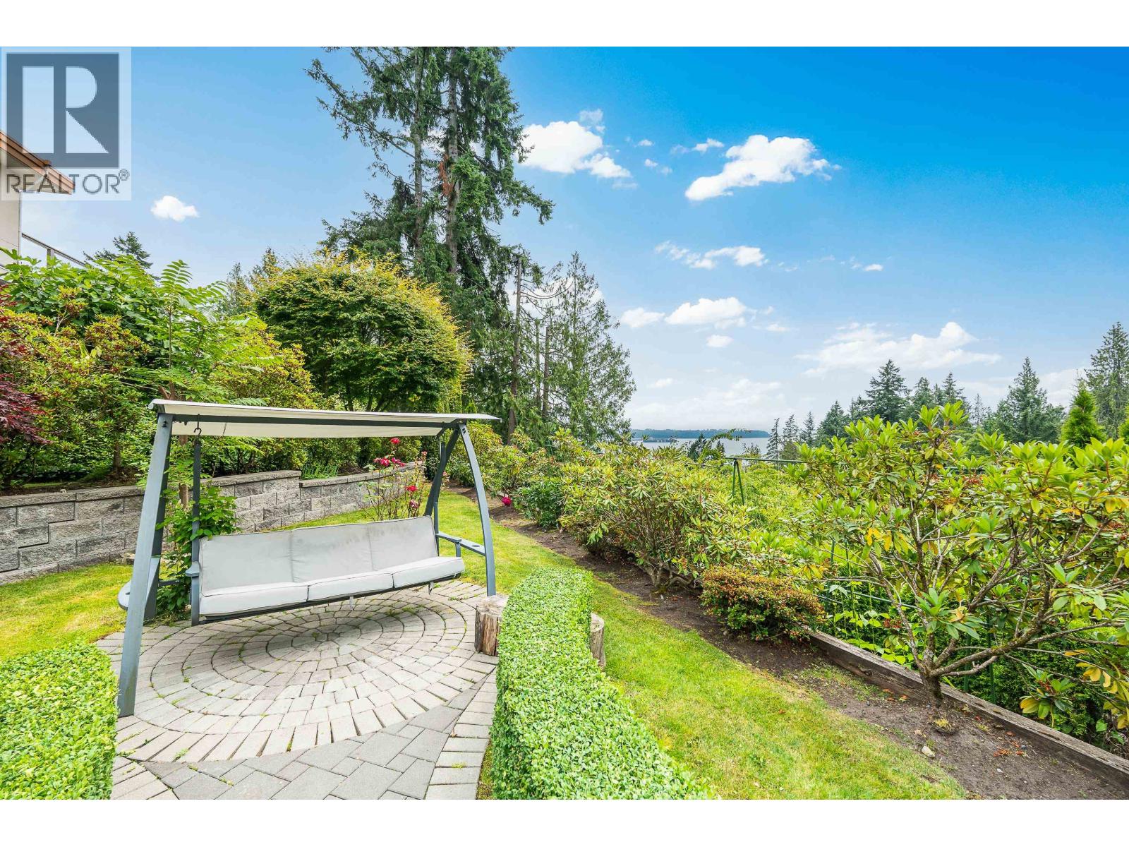3918 SOUTHRIDGE AVENUE, West Vancouver