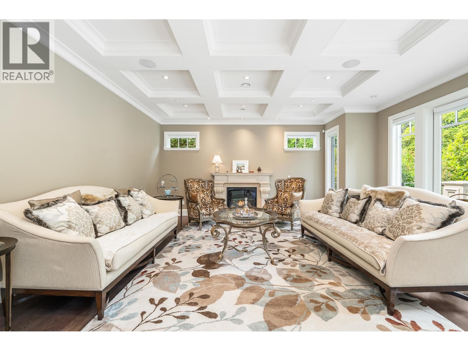 3918 SOUTHRIDGE AVENUE, West Vancouver