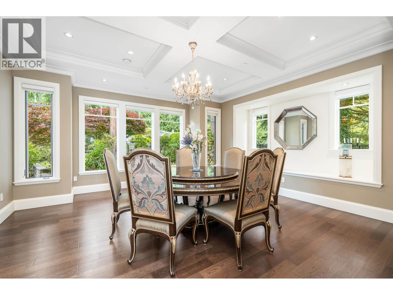 3918 SOUTHRIDGE AVENUE, West Vancouver