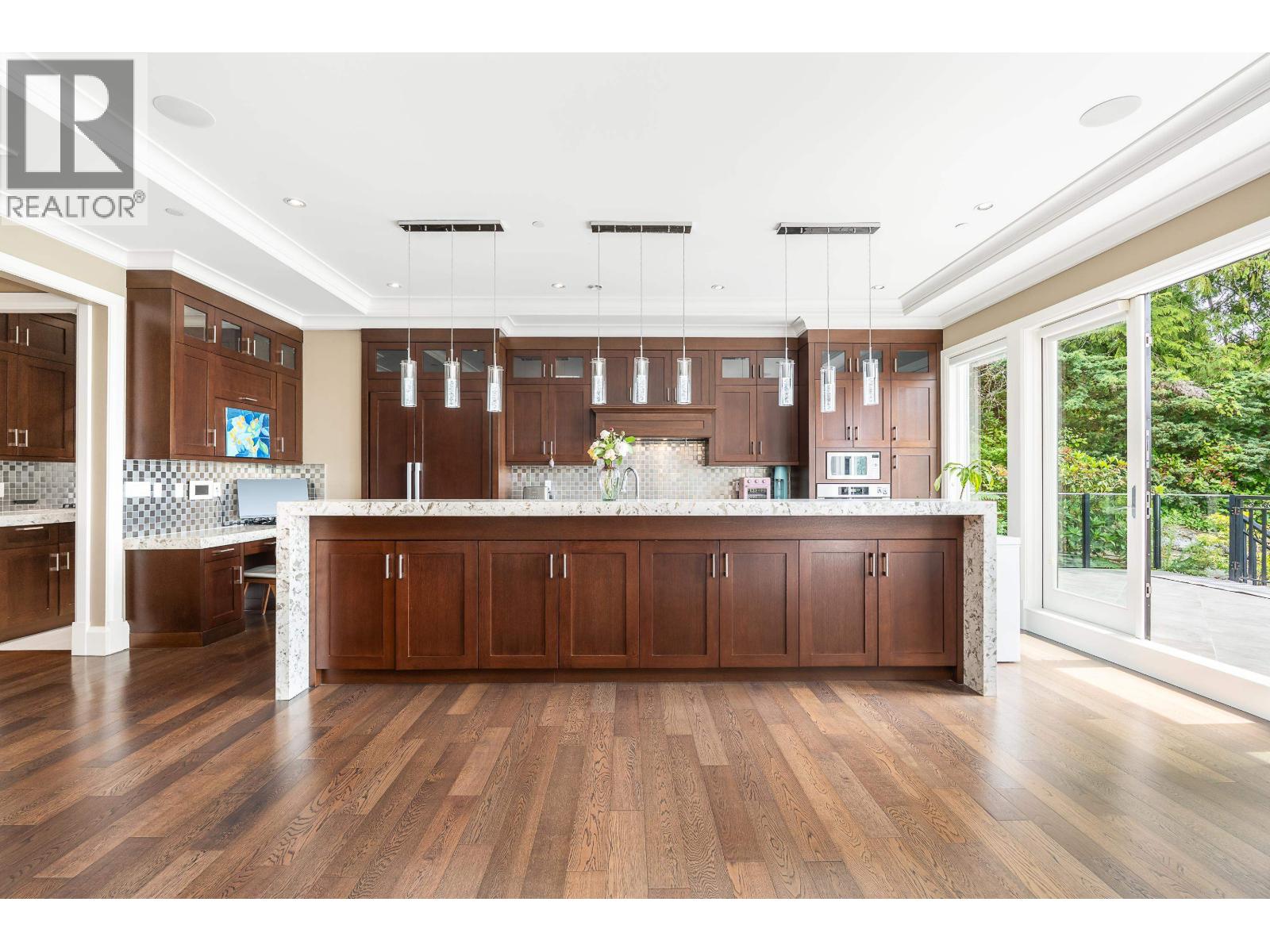 3918 SOUTHRIDGE AVENUE, West Vancouver