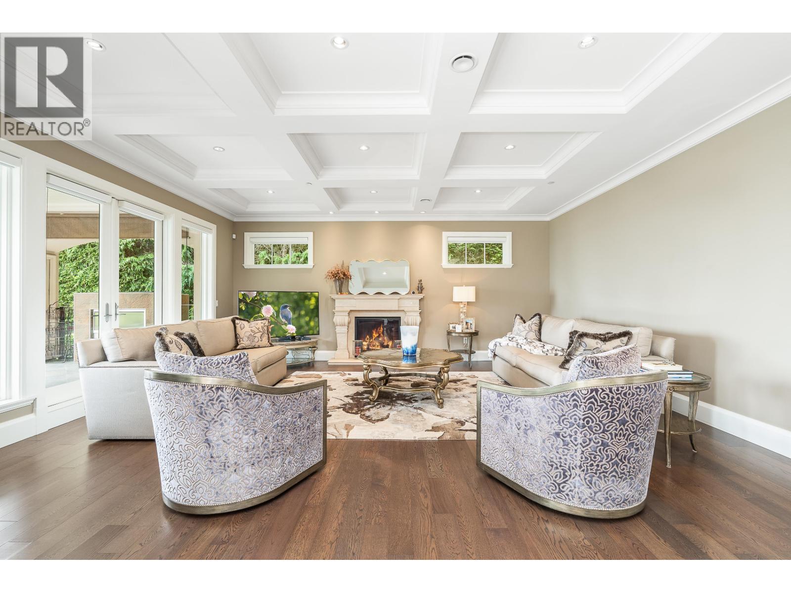 3918 SOUTHRIDGE AVENUE, West Vancouver