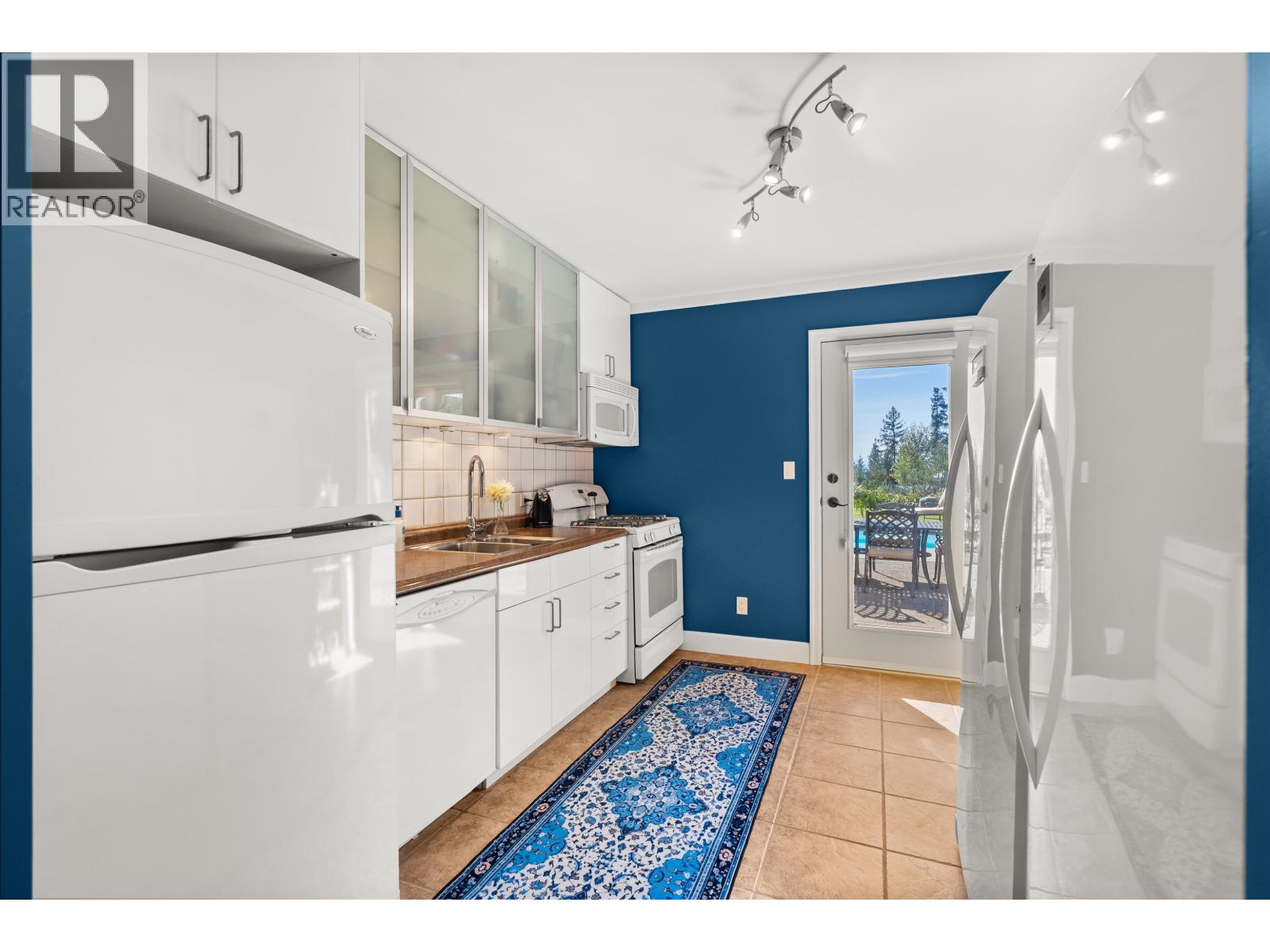 2440 SUNSHINE COAST HIGHWAY, Roberts Creek