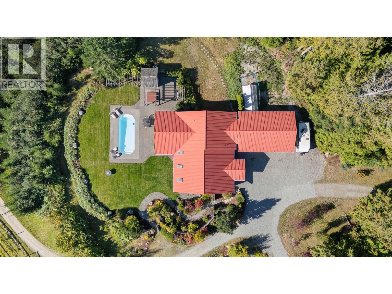2440 SUNSHINE COAST HIGHWAY, Roberts Creek
