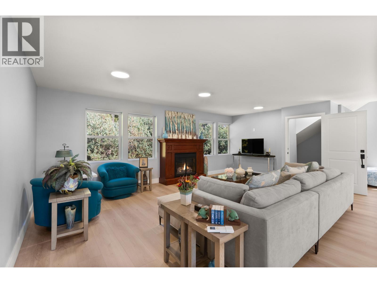 2440 SUNSHINE COAST HIGHWAY, Roberts Creek