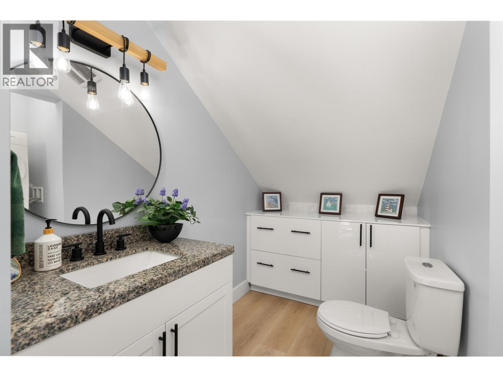 2440 SUNSHINE COAST HIGHWAY, Roberts Creek