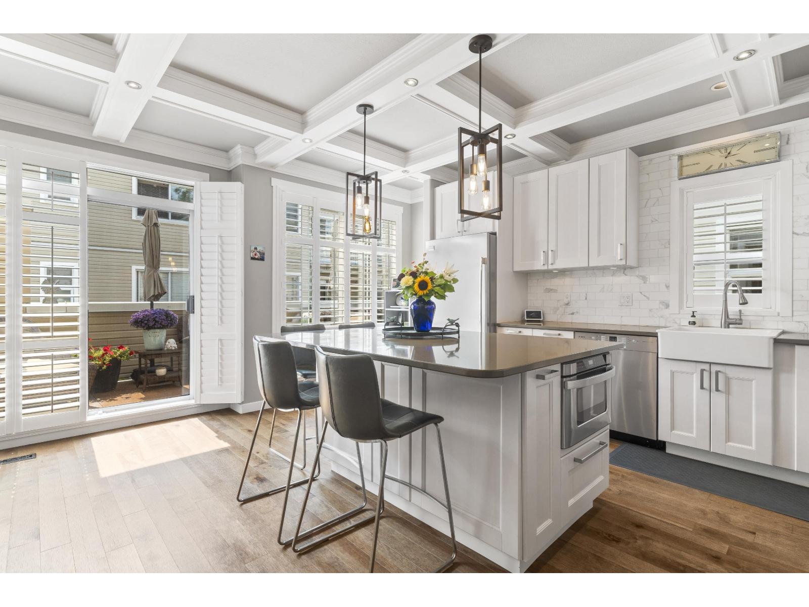 1157 VIDAL STREET, White Rock